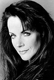 How tall is Mary Tamm?